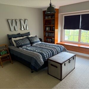 Pottery Barn Teen Plaid Blue Bedding Set. Queen size quilt & 4 shams.